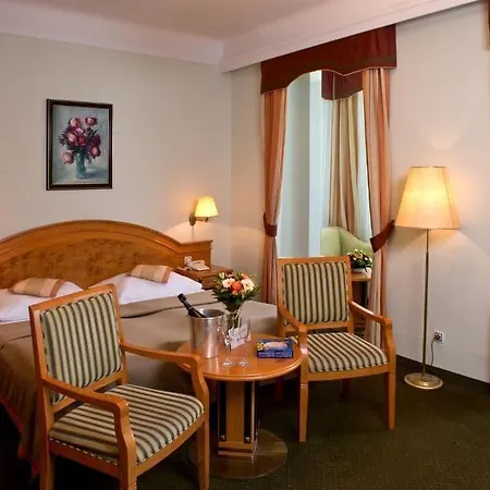 호텔 Parkhotel Golf 4*